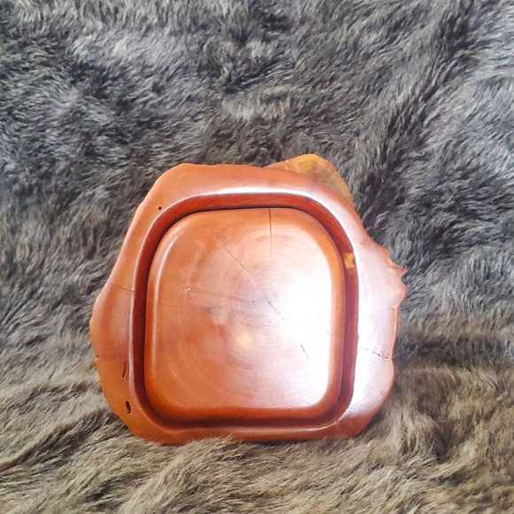 VINTAGE 1980'S FOLK ART HAND CARVED WOODEN CEDAR PUZZLE/JEWELRY BOX - Picture 10 of 10